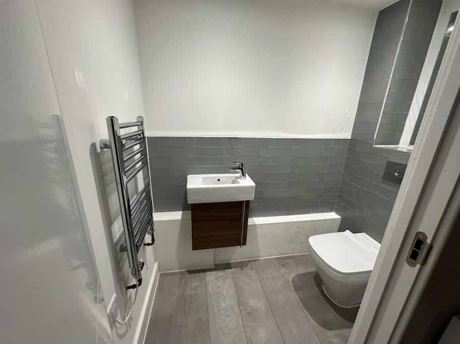 Luxurious 1-Bedroom With Parking Birmingham Esterno foto
