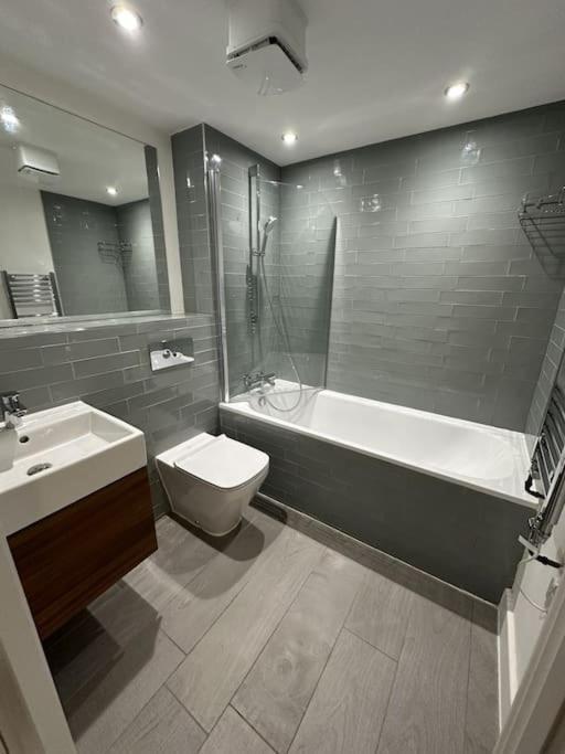 Luxurious 1-Bedroom With Parking Birmingham Esterno foto